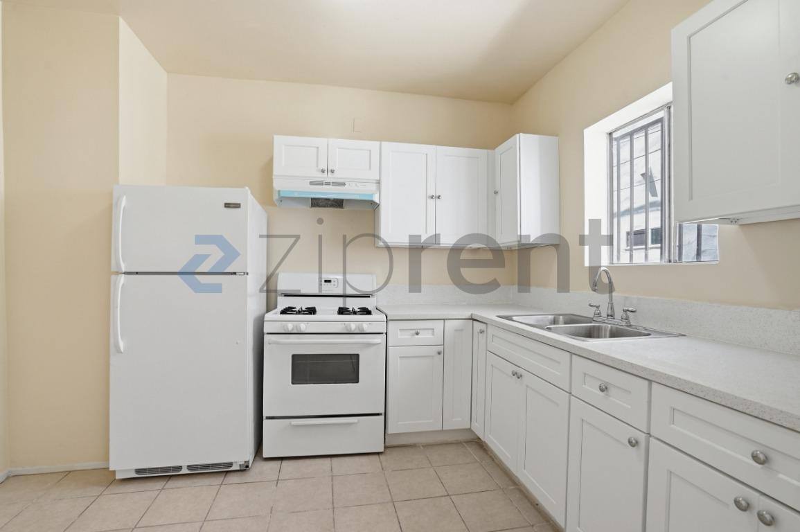 Apartment for rent at 1513 W 12th Place #4, Los Angeles, CA 90015