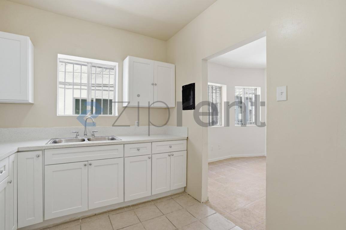 Apartment for rent at 1513 W 12th Place #4, Los Angeles, CA 90015