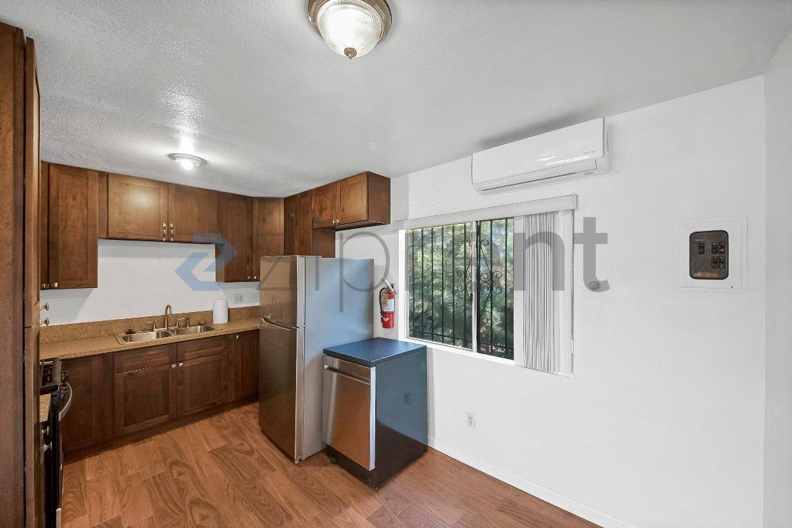 Apartment for rent at 2458 Normandie Ave #3, Los Angeles, CA 90007