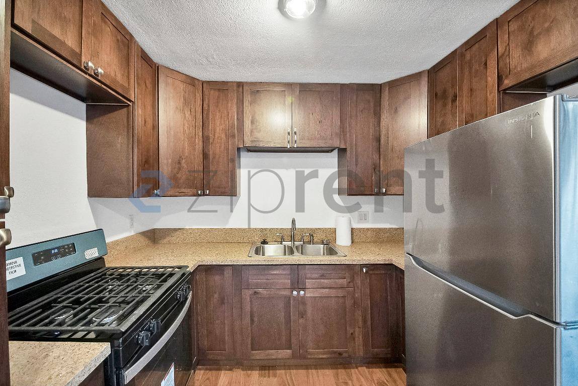 Apartment for rent at 2458 Normandie Ave #3, Los Angeles, CA 90007