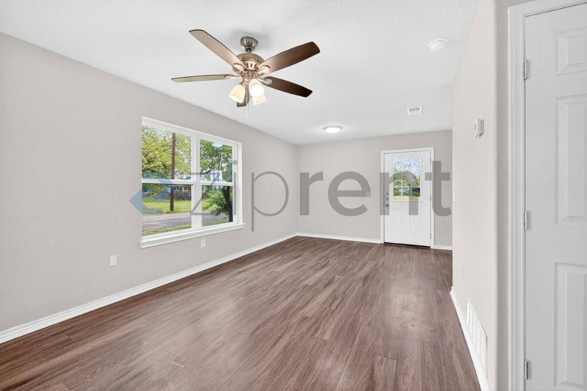 House for rent at 317 Jones St, Bonham, TX 75418
