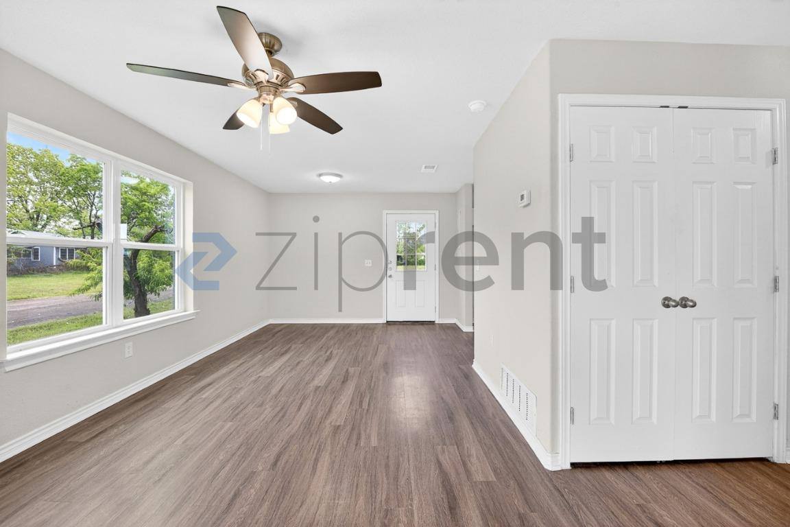 House for rent at 317 Jones St, Bonham, TX 75418