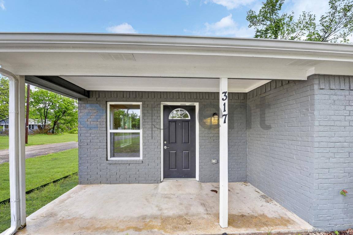 House for rent at 317 Jones St, Bonham, TX 75418