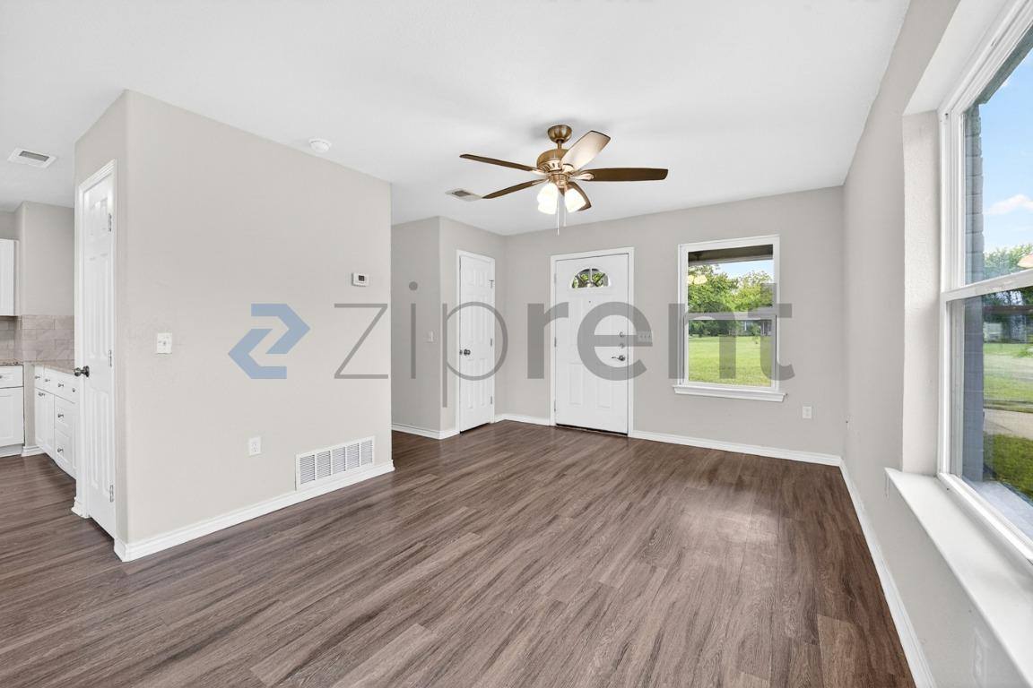 House for rent at 317 Jones St, Bonham, TX 75418