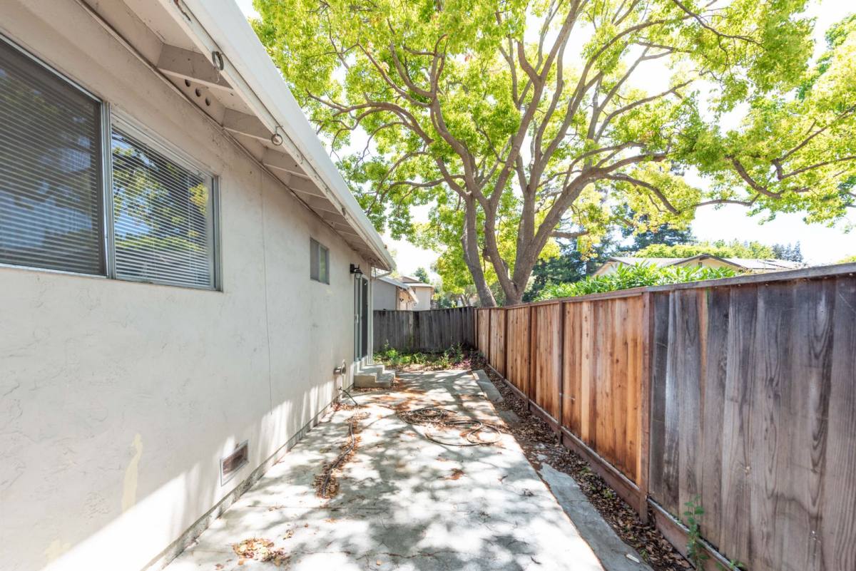 Apartment for rent at 37-41 Sherland Ave, Mountain View, CA 94043
