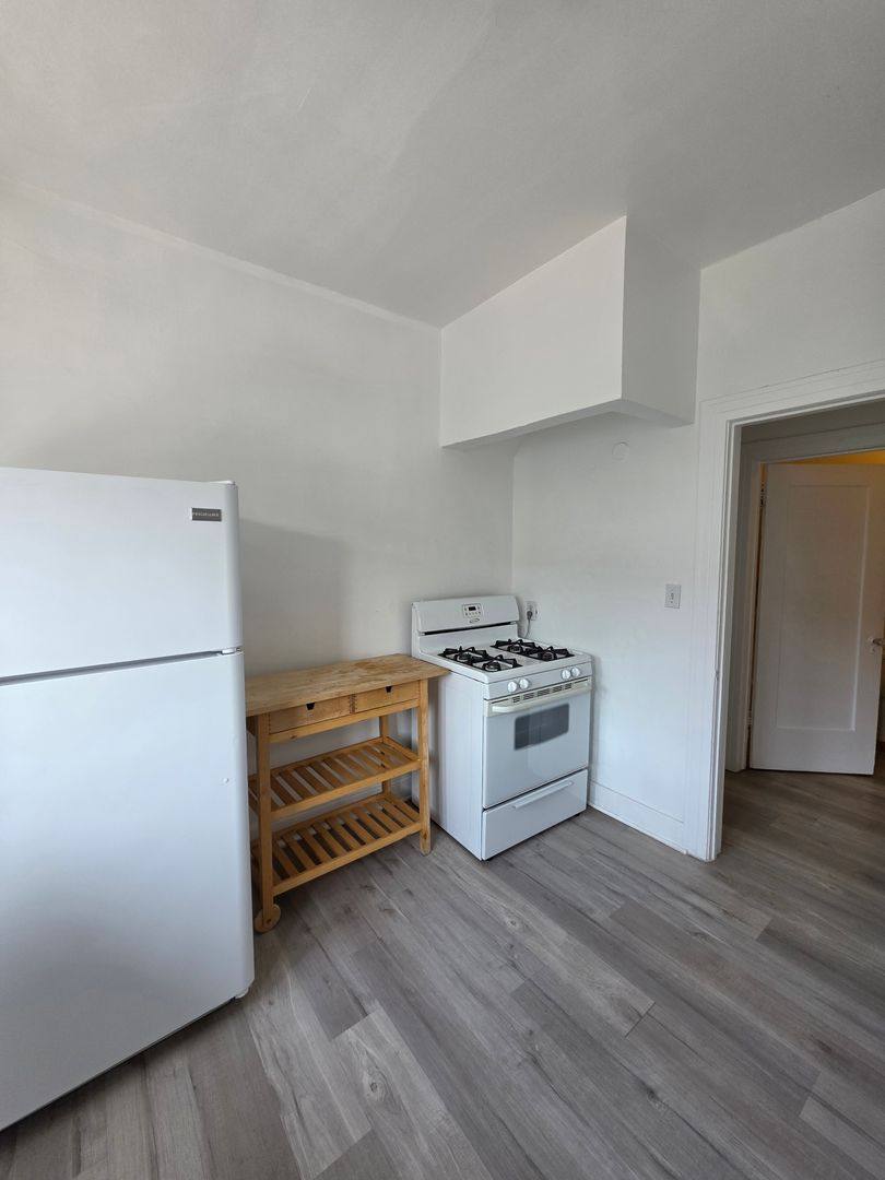 Apartment for rent at 1000 - 1016 N Croft Ave, West Hollywood, CA 90069