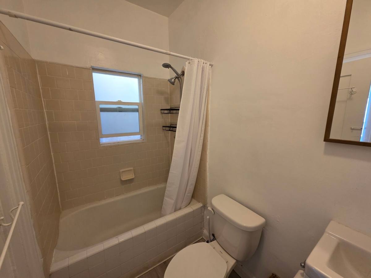 Apartment for rent at 1000 - 1016 N Croft Ave, West Hollywood, CA 90069