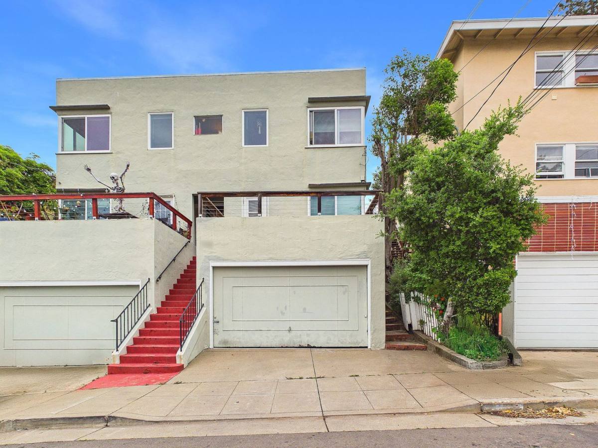 Apartment for rent at 1148 Norwood Ave, Oakland, CA 94610