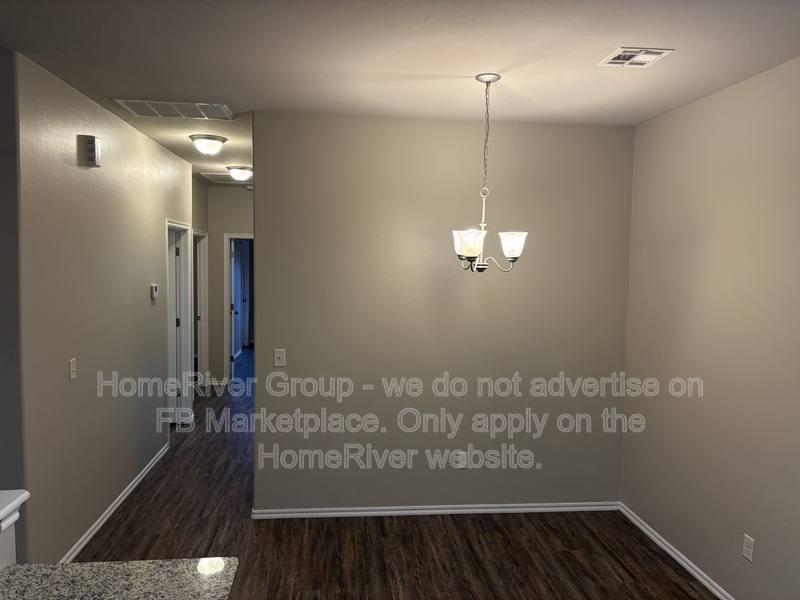Apartment for rent at 200 Ashley Dr, Edmond, OK 73003
