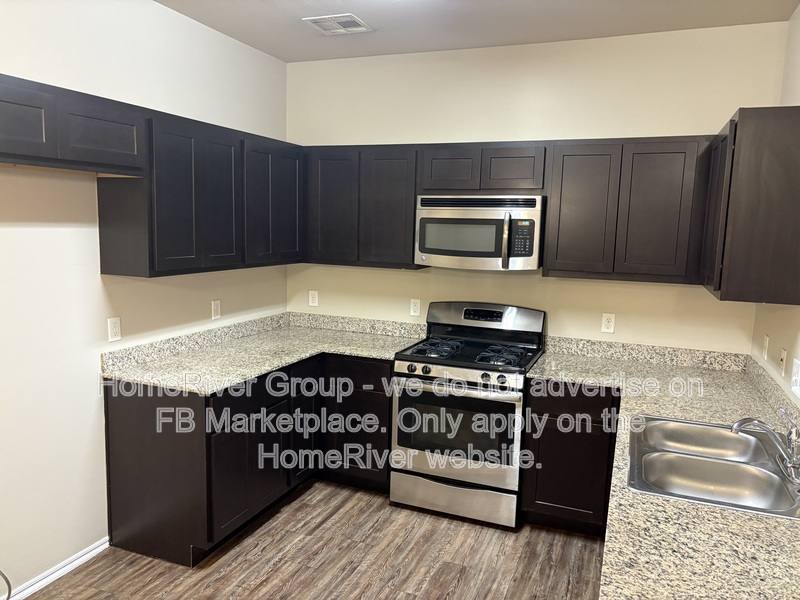Apartment for rent at 200 Ashley Dr, Edmond, OK 73003