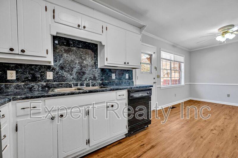 Townhouse for rent at 822 Linbard Lane, Birmingham, AL 35226