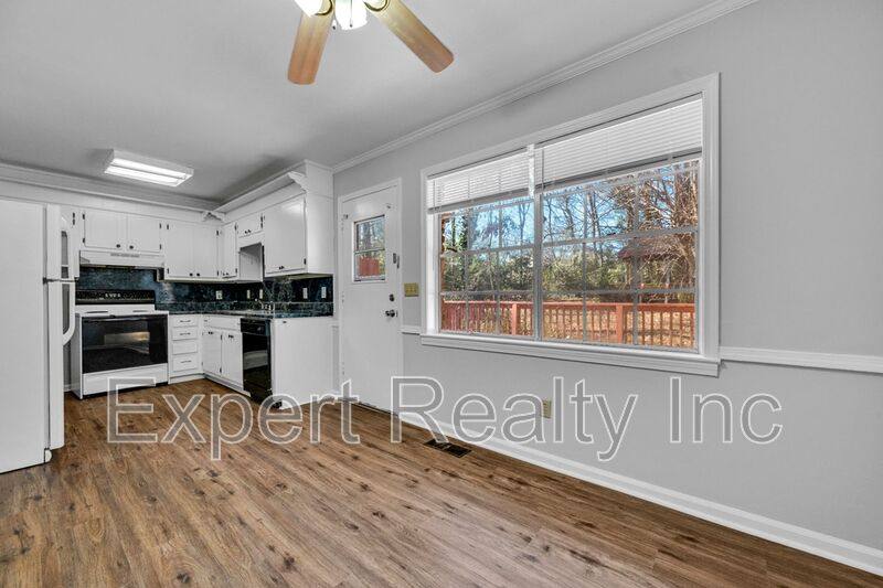 Townhouse for rent at 822 Linbard Lane, Birmingham, AL 35226
