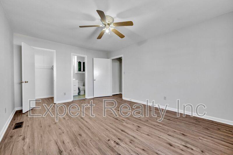 Townhouse for rent at 822 Linbard Lane, Birmingham, AL 35226