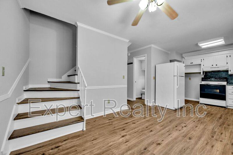 Townhouse for rent at 822 Linbard Lane, Birmingham, AL 35226