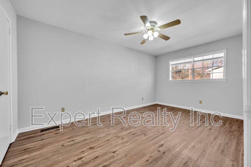 Townhouse for rent at 822 Linbard Lane, Birmingham, AL 35226