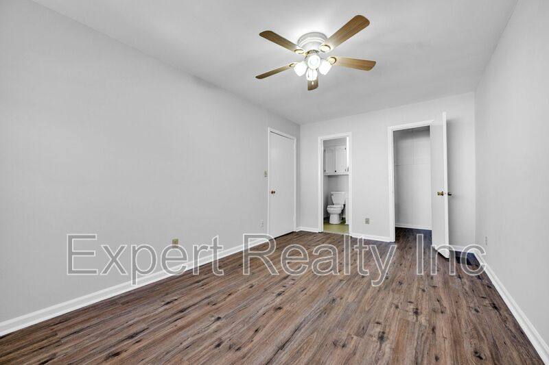 Townhouse for rent at 822 Linbard Lane, Birmingham, AL 35226