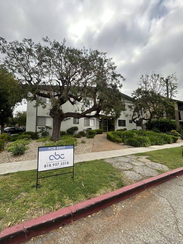 Apartment for rent at 346 N Louise St #12, Glendale, CA 91206