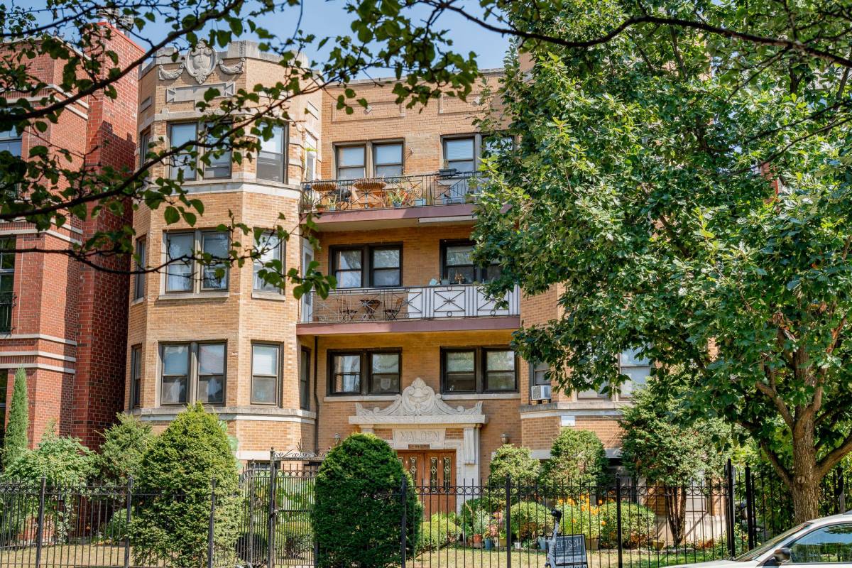 Apartment for rent at 4715 N Malden St, Chicago, IL 60640