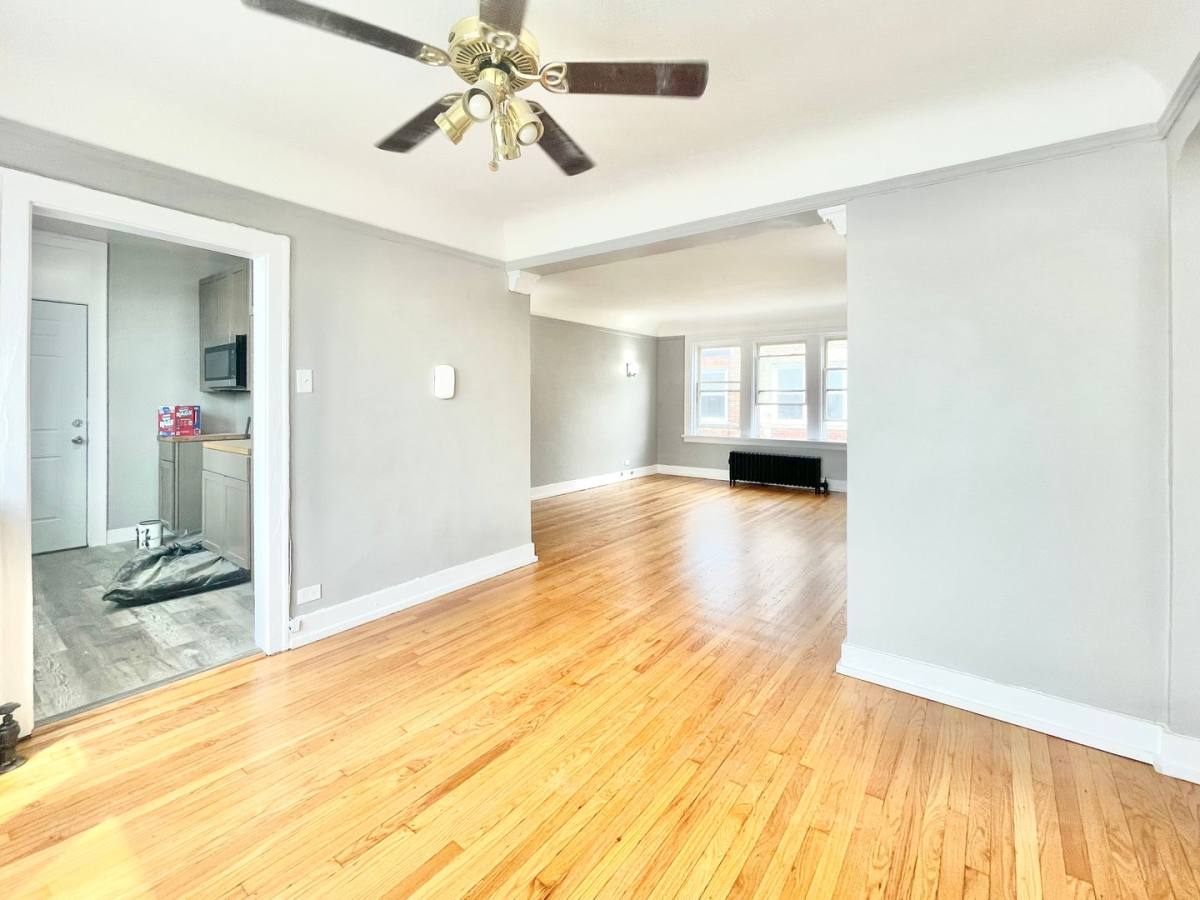 Apartment for rent at 2801 W Lunt, Chicago, IL 60645