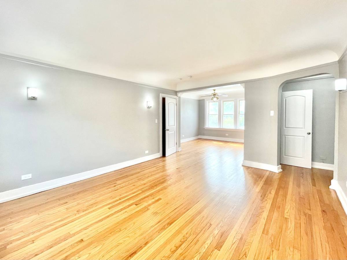 Apartment for rent at 2801 W Lunt, Chicago, IL 60645