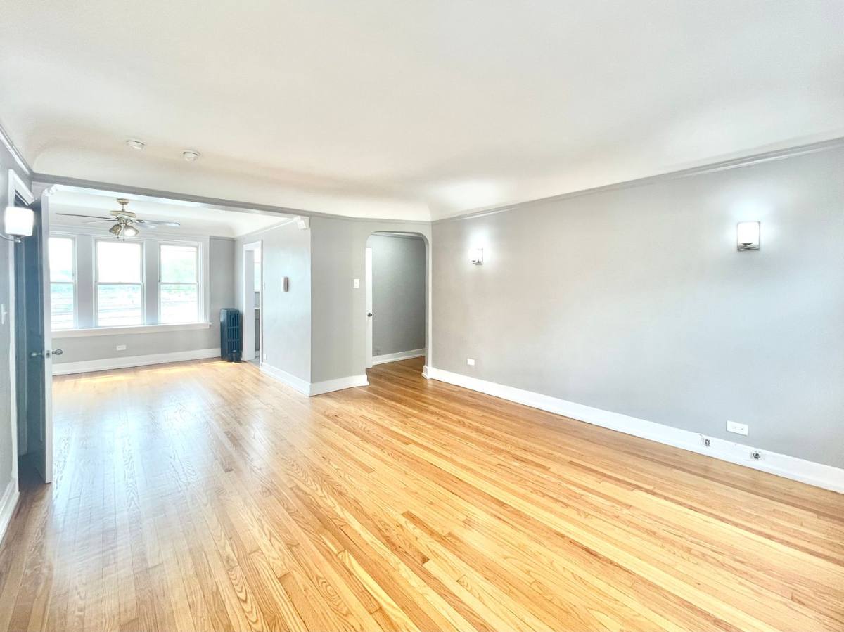 Apartment for rent at 2801 W Lunt, Chicago, IL 60645