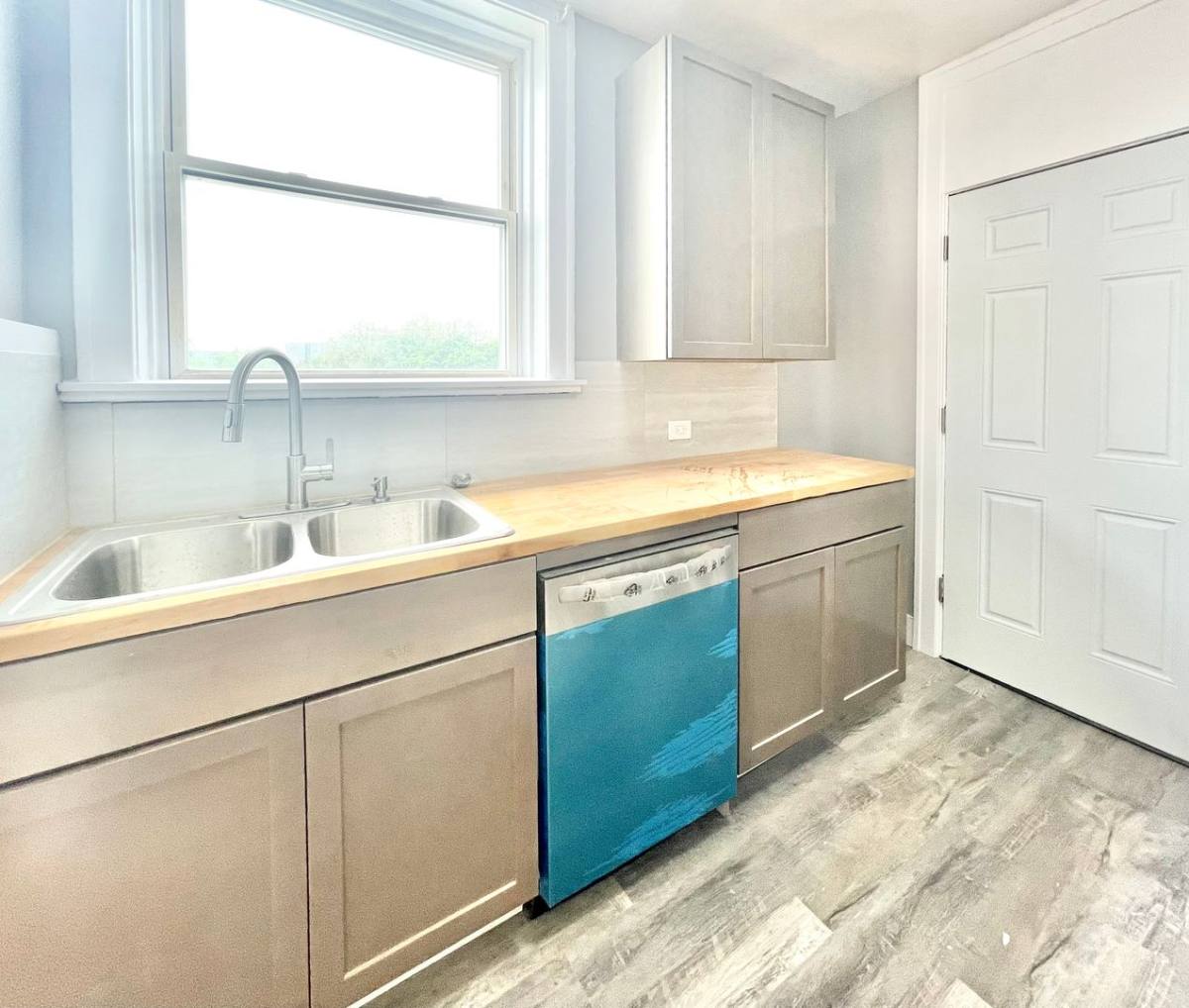 Apartment for rent at 2801 W Lunt, Chicago, IL 60645