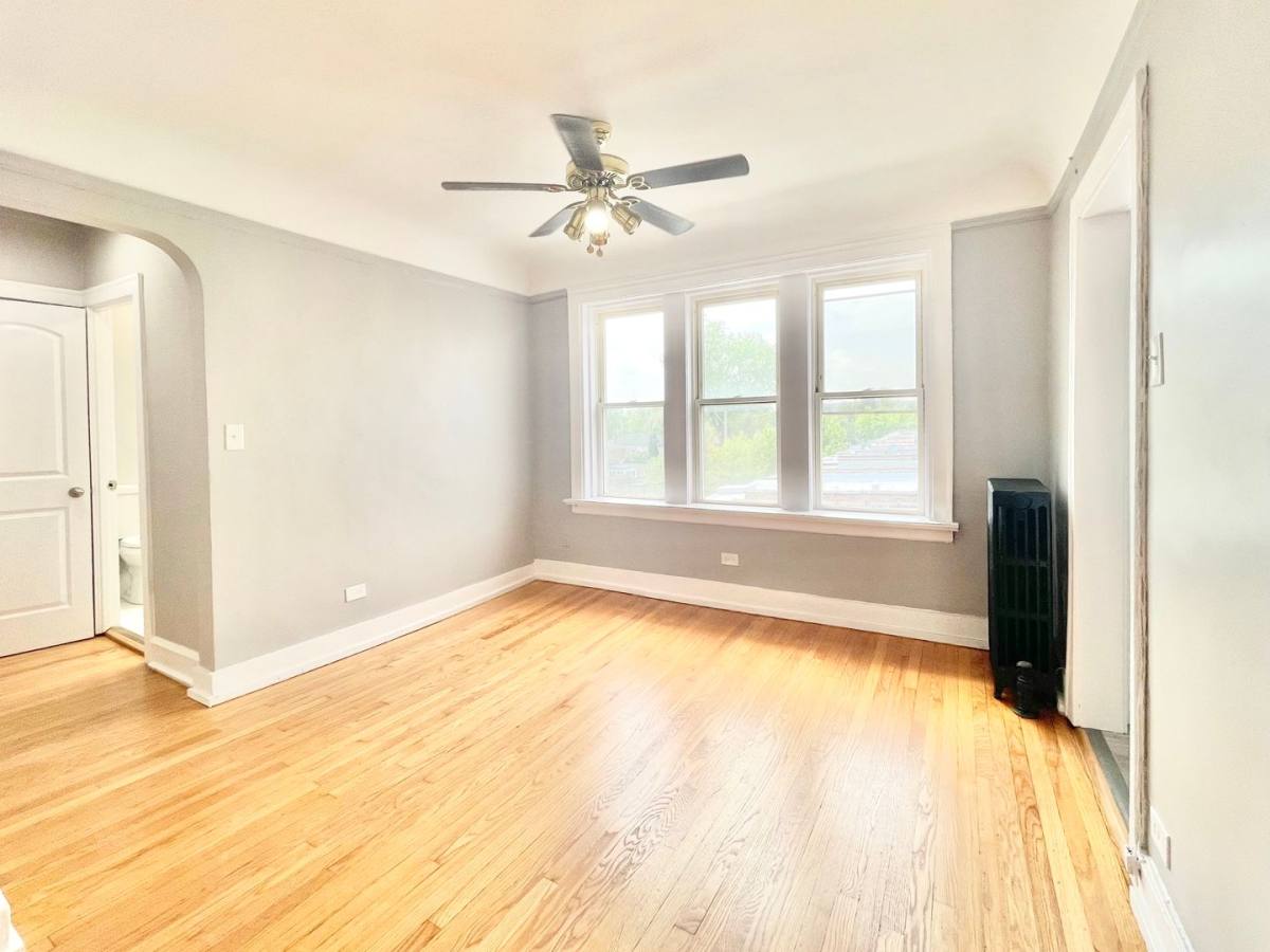 Apartment for rent at 2801 W Lunt, Chicago, IL 60645