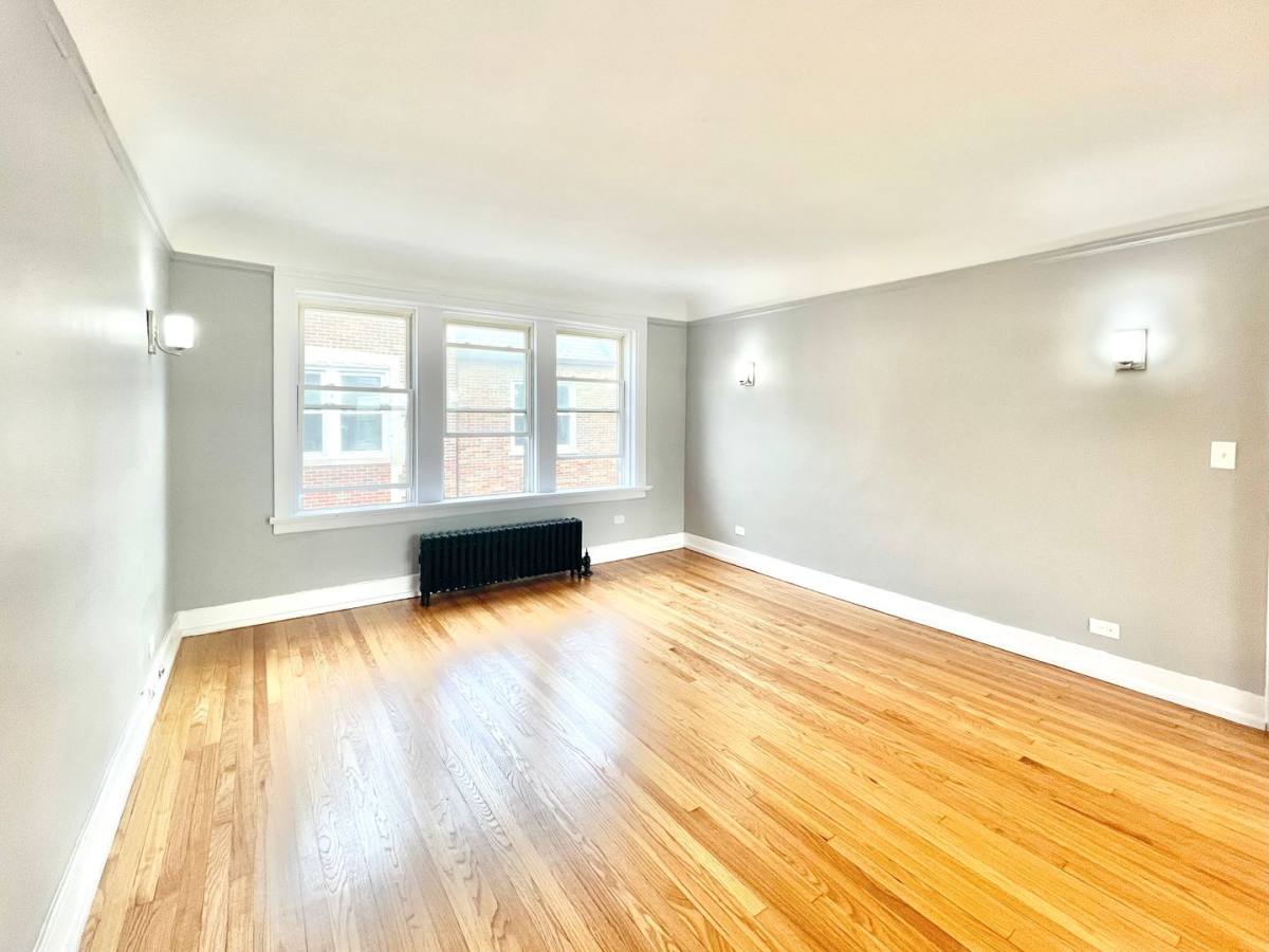 Apartment for rent at 2801 W Lunt, Chicago, IL 60645