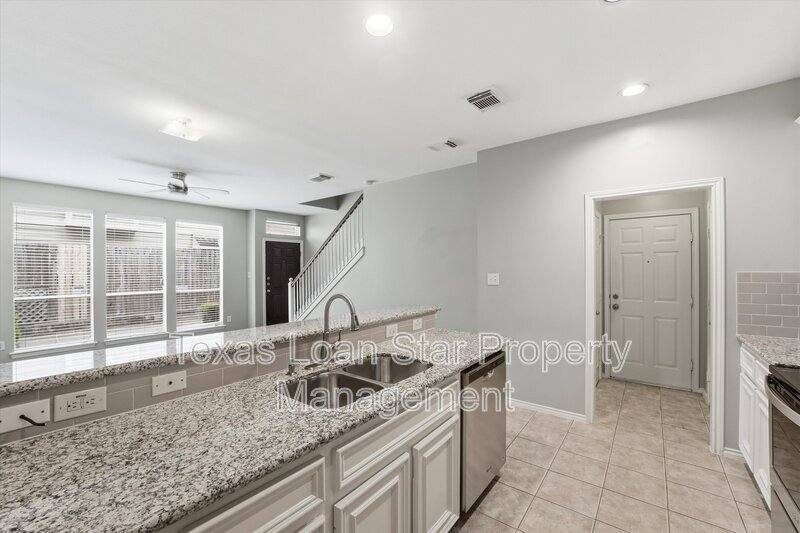 Townhouse for rent at 1507 Sutton St, Houston, TX 77006