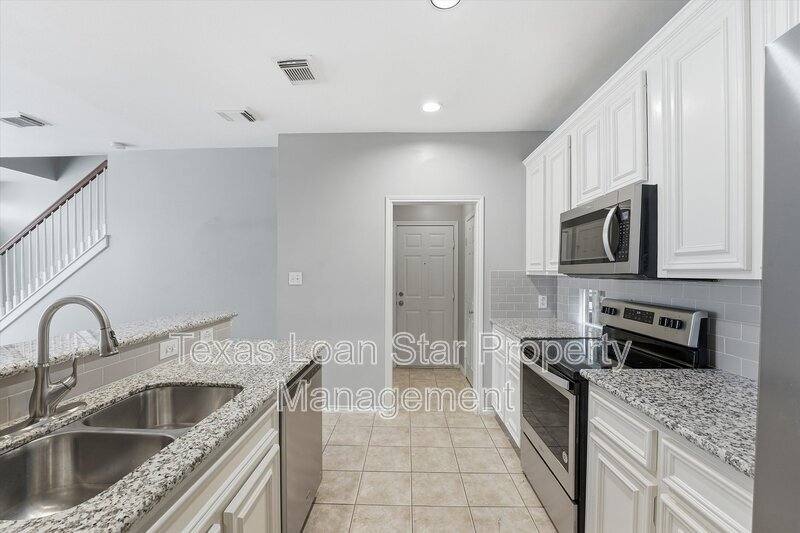 Townhouse for rent at 1507 Sutton St, Houston, TX 77006