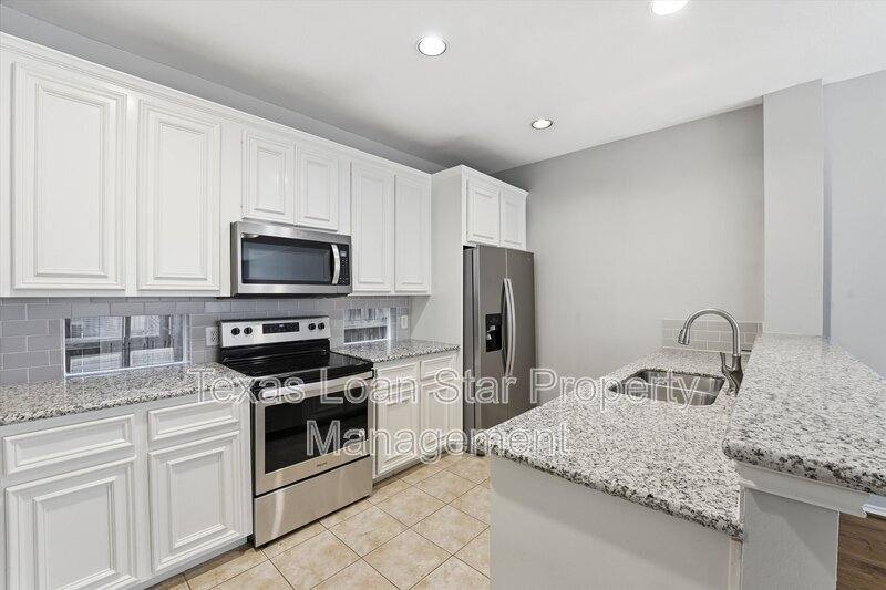 Townhouse for rent at 1507 Sutton St, Houston, TX 77006