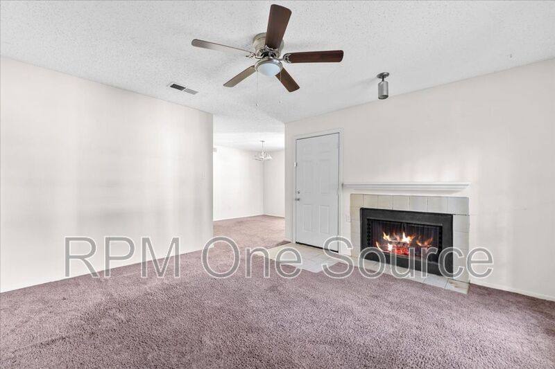 Townhouse for rent at 9621 Walnut St #6106, Dallas, TX 75243