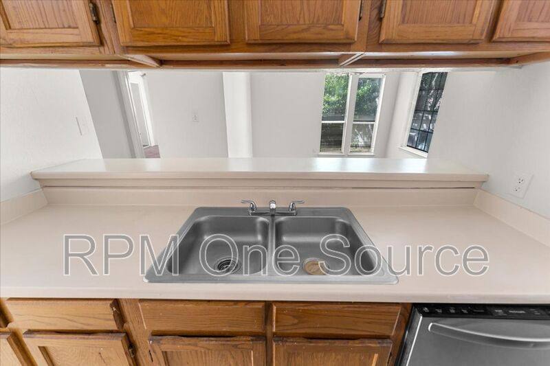 Townhouse for rent at 9621 Walnut St #6106, Dallas, TX 75243