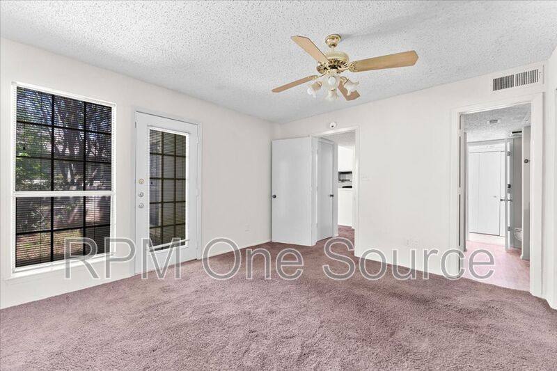 Townhouse for rent at 9621 Walnut St #6106, Dallas, TX 75243