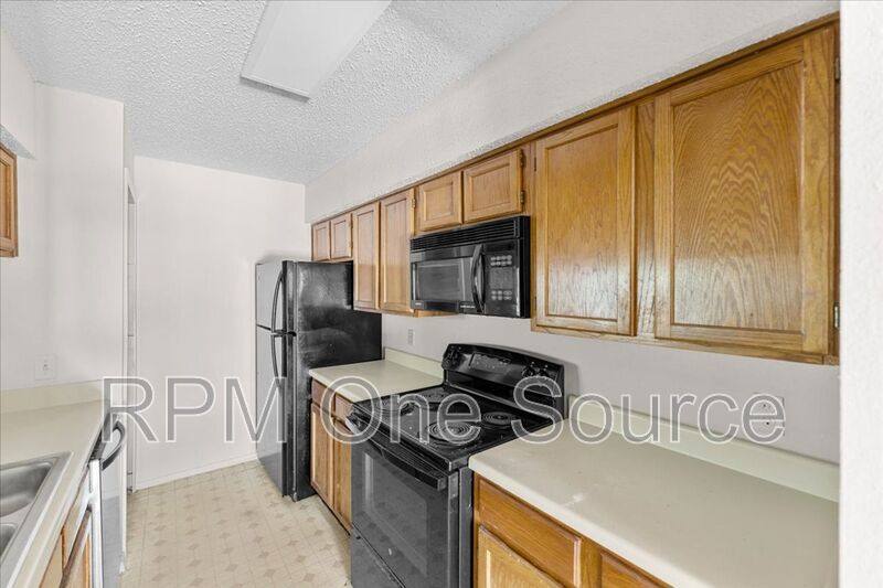 Townhouse for rent at 9621 Walnut St #6106, Dallas, TX 75243