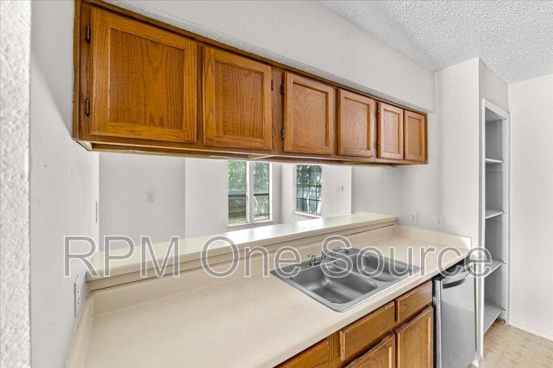 Townhouse for rent at 9621 Walnut St #6106, Dallas, TX 75243