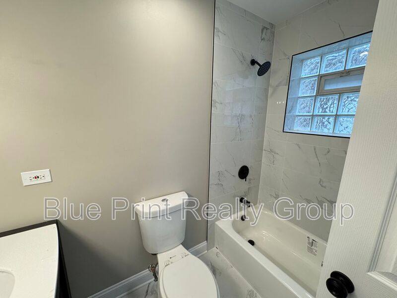 Apartment for rent at 5438 S Indiana #1, Chicago, IL 60615