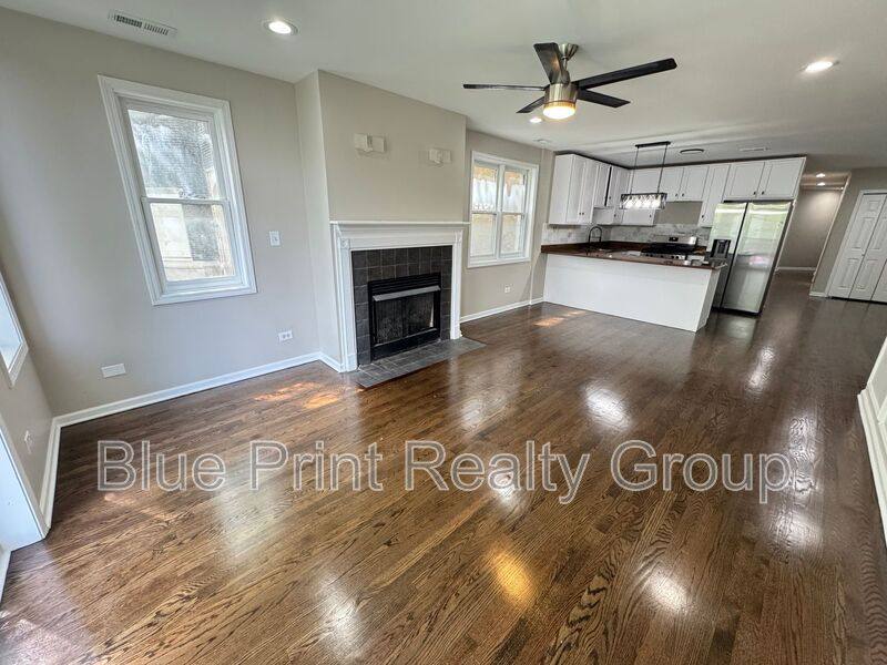 Apartment for rent at 5438 S Indiana #1, Chicago, IL 60615