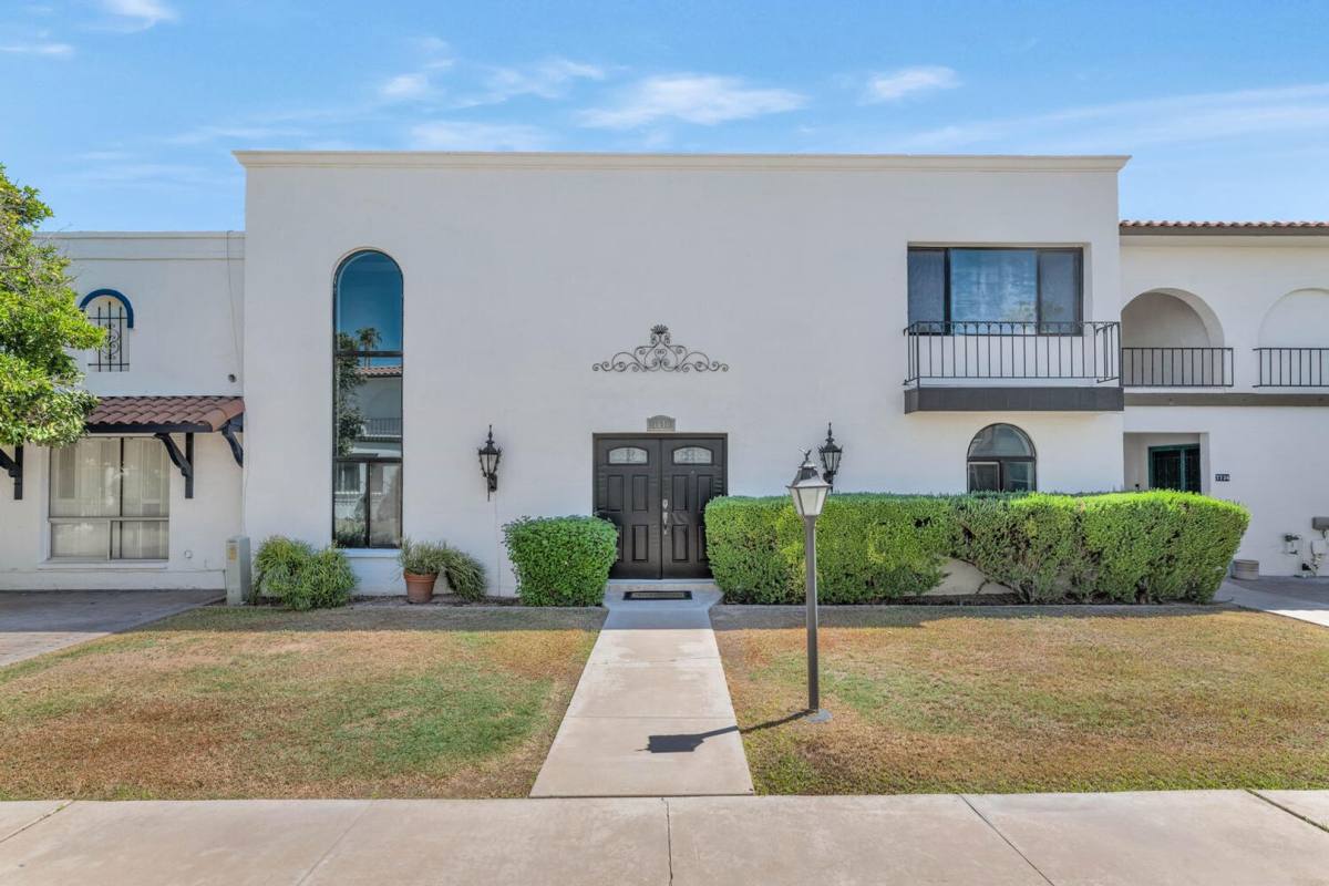 Townhouse for rent at 7740 E Camelback Rd, Scottsdale, AZ 85251