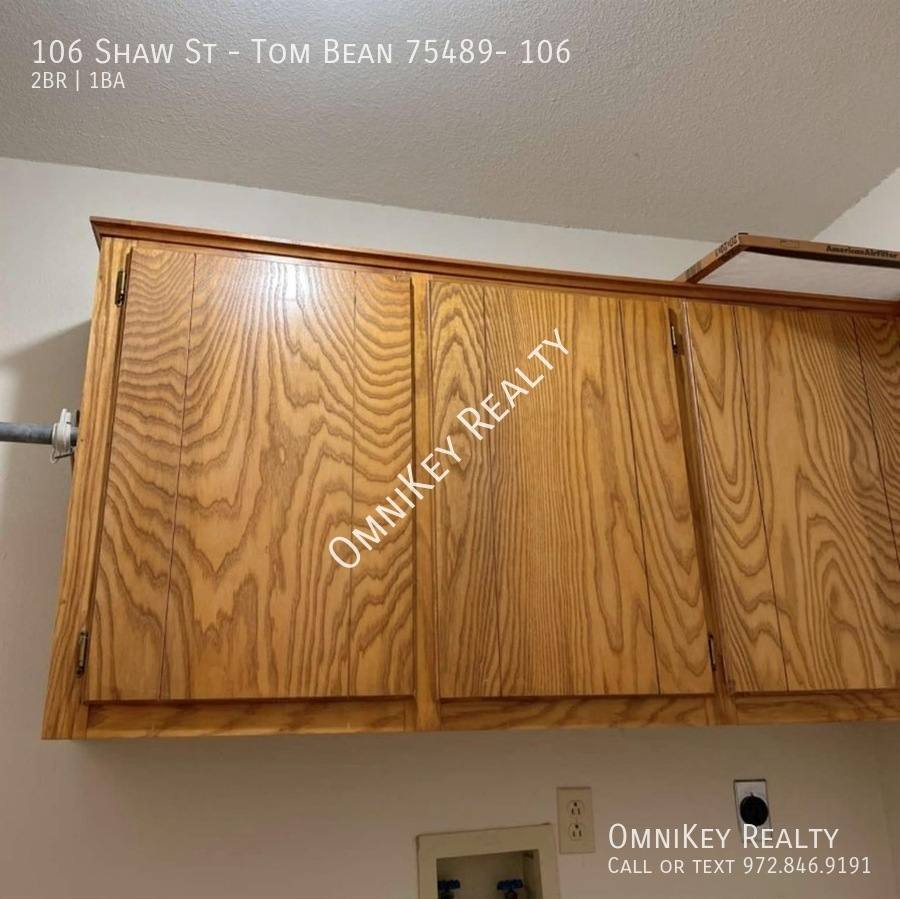 Apartment for rent at 106 Shaw St, Tom Bean, TX 75489