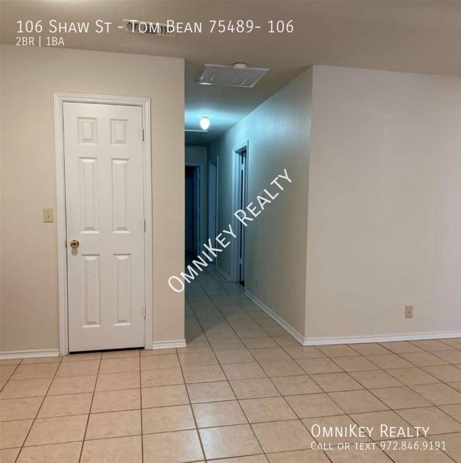 Apartment for rent at 106 Shaw St, Tom Bean, TX 75489