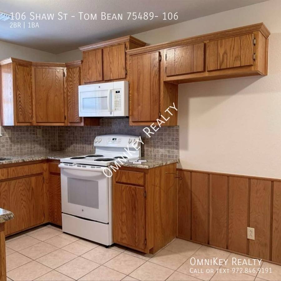 Apartment for rent at 106 Shaw St, Tom Bean, TX 75489