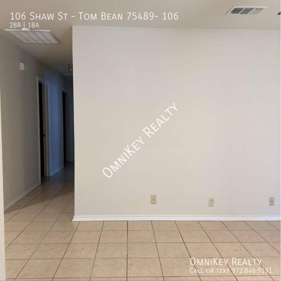 Apartment for rent at 106 Shaw St, Tom Bean, TX 75489