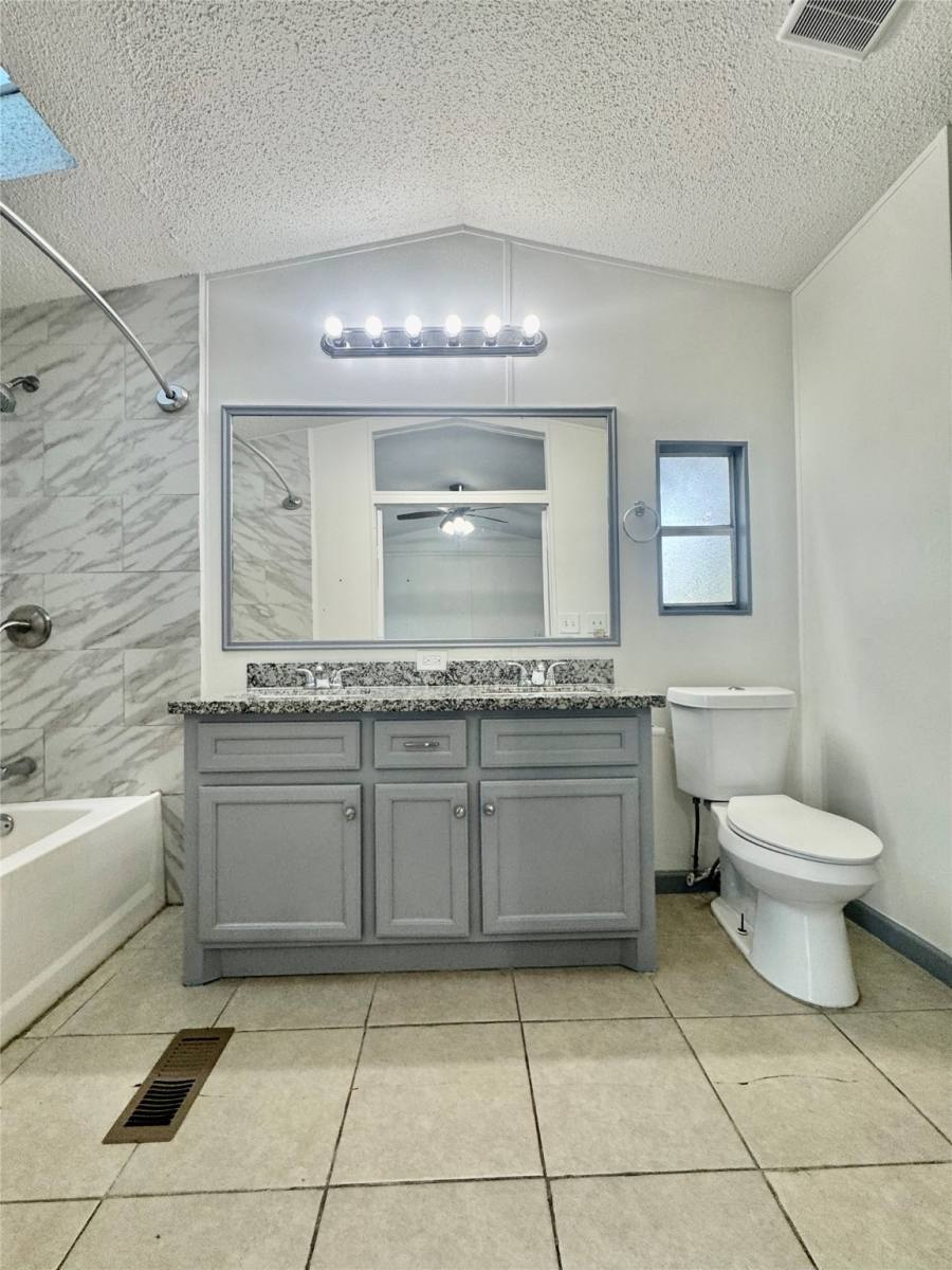 Apartment for rent at 1007 Spooner St, Pasadena, TX 77506