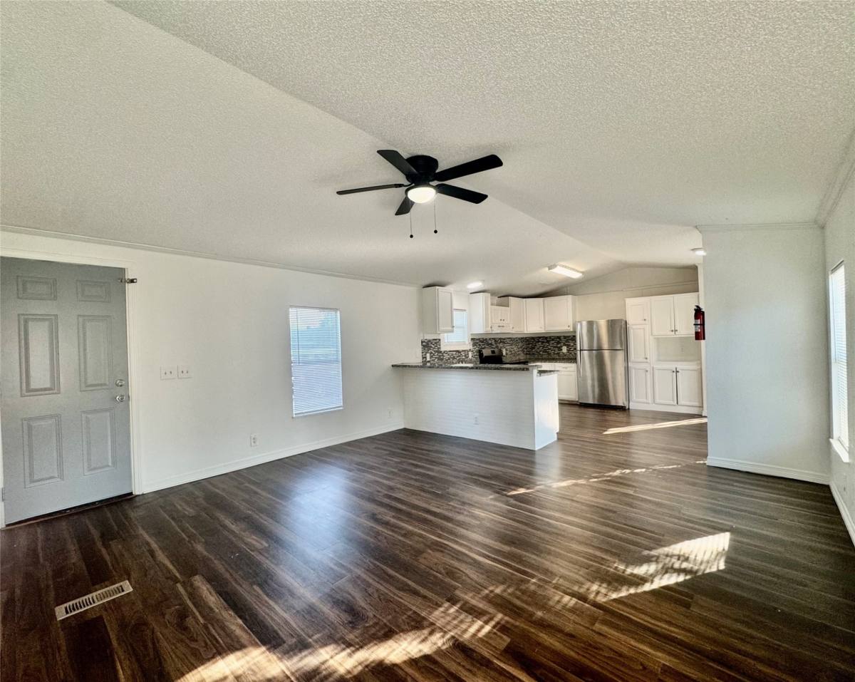 Apartment for rent at 1007 Spooner St, Pasadena, TX 77506