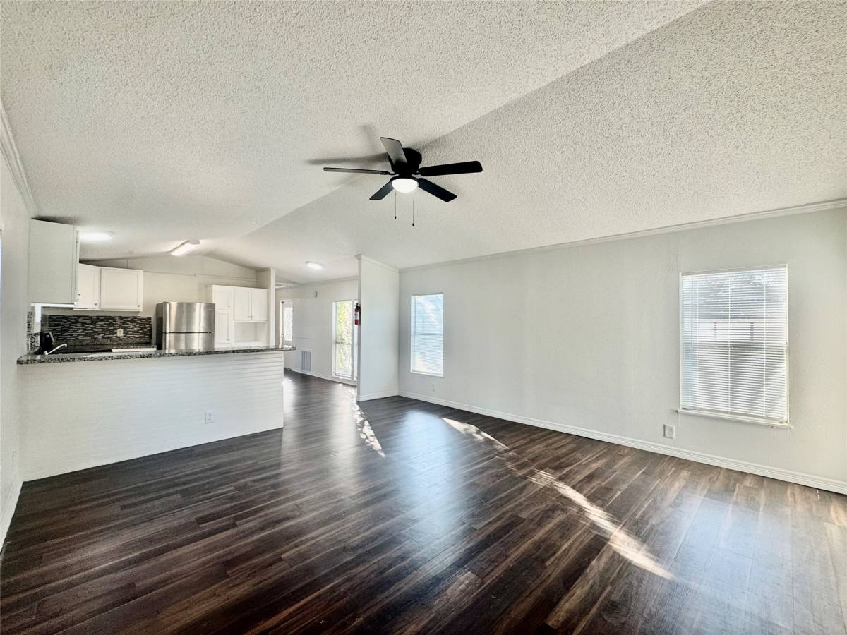 Apartment for rent at 1007 Spooner St, Pasadena, TX 77506