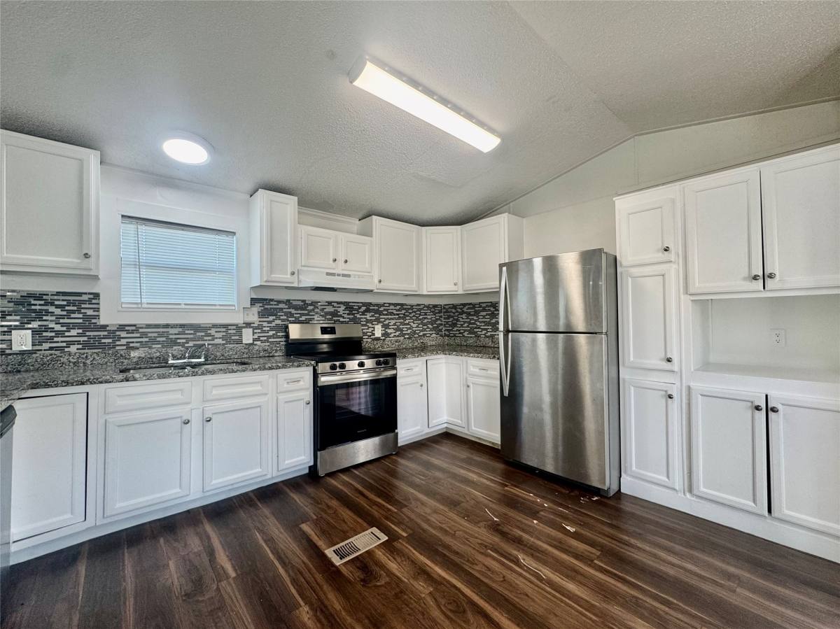 Apartment for rent at 1007 Spooner St, Pasadena, TX 77506