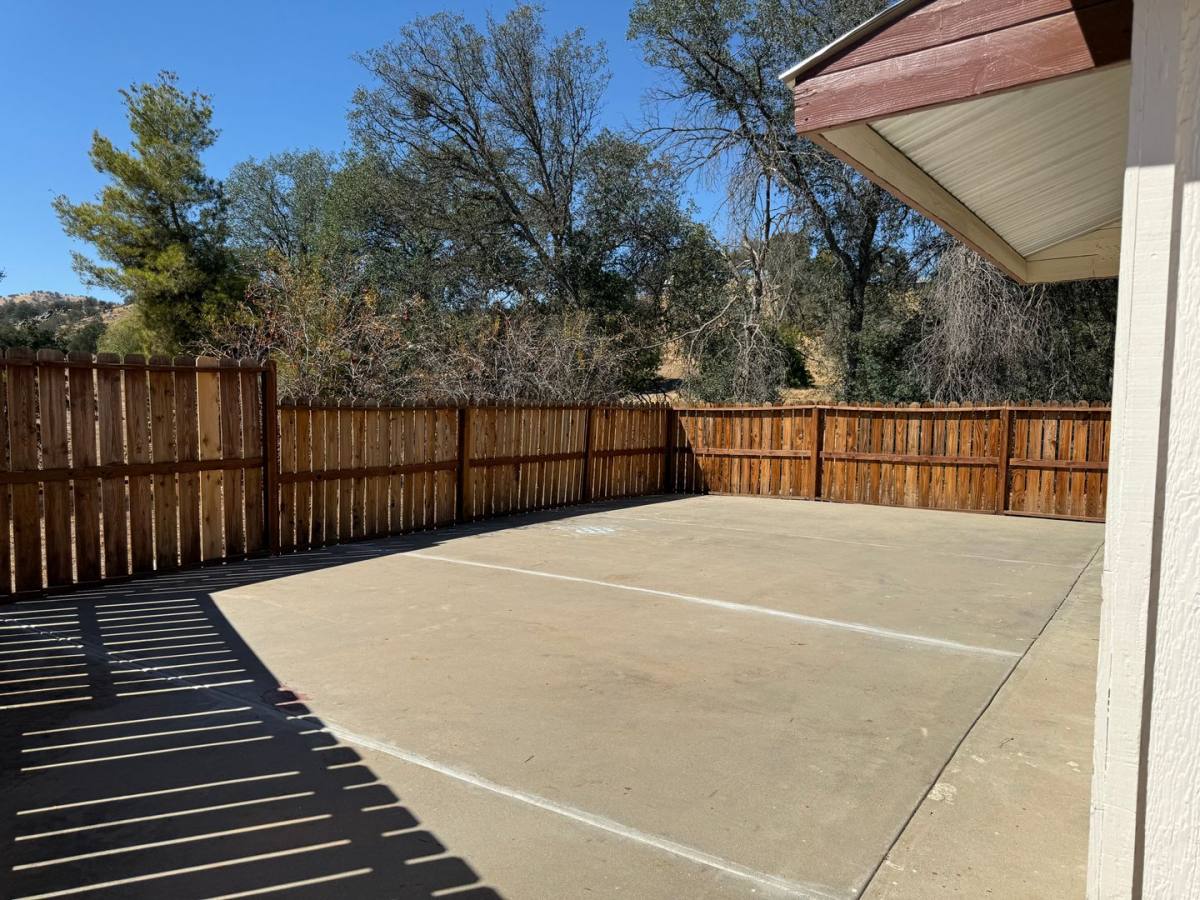 House for rent at 40610 Balch Park Rd, Springville, CA 93265
