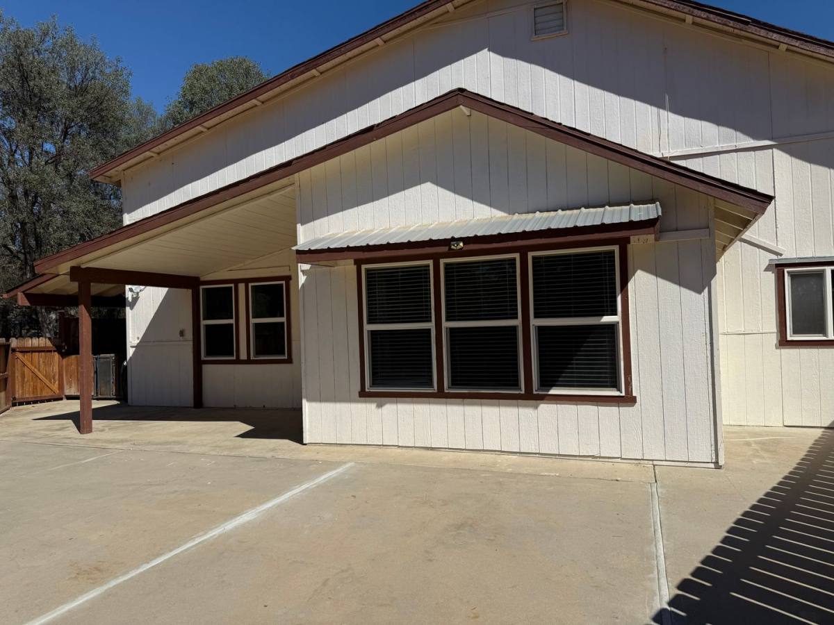 House for rent at 40610 Balch Park Rd, Springville, CA 93265