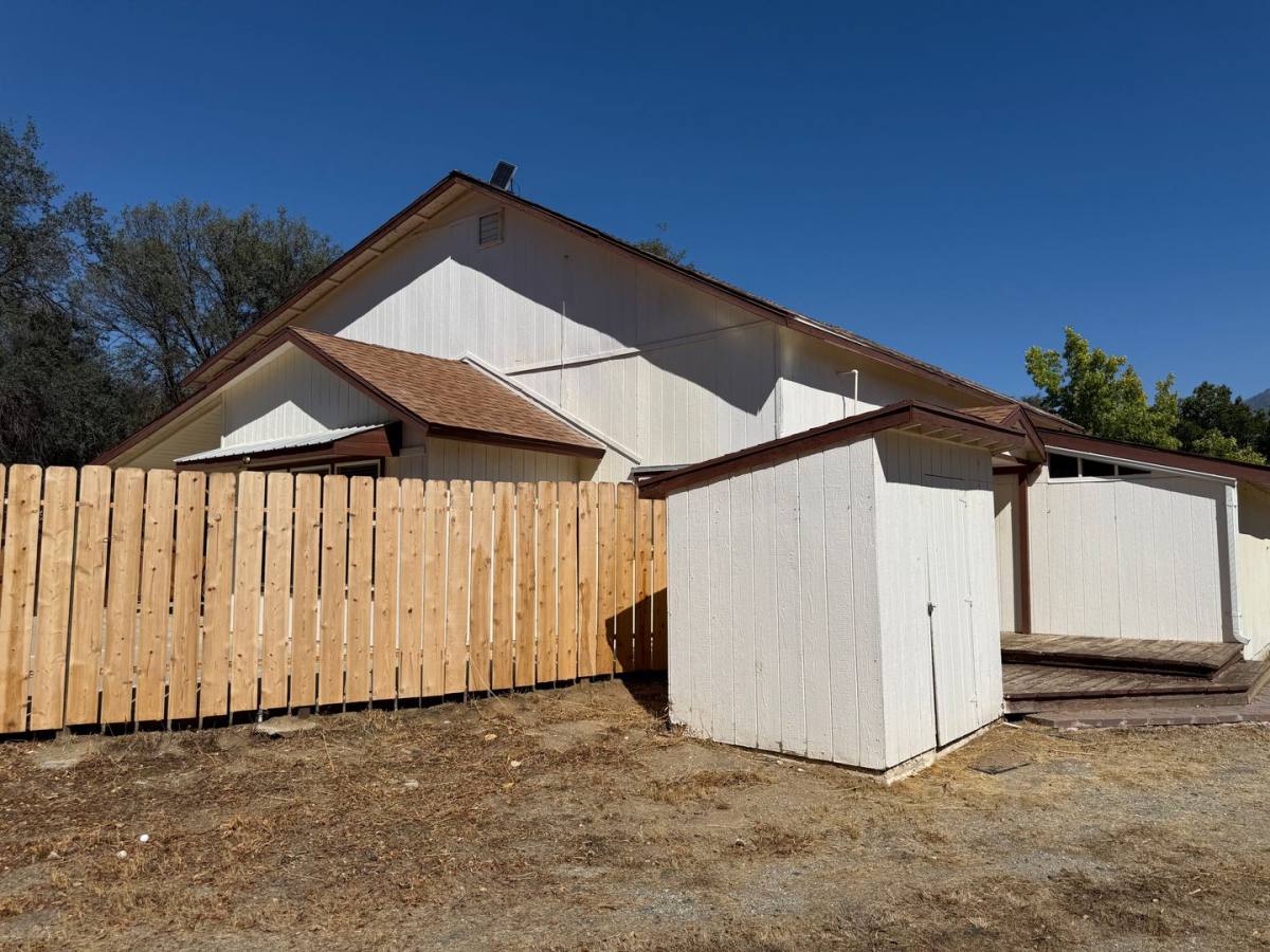 House for rent at 40610 Balch Park Rd, Springville, CA 93265